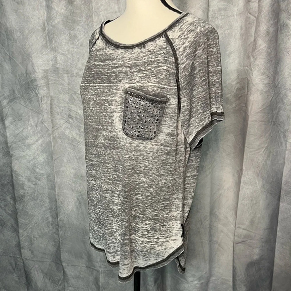 Seven7 Gray & White Burnout Semi-Sheer High Low T-Shirt with Accent Pocket - Med - Picture 2 of 10